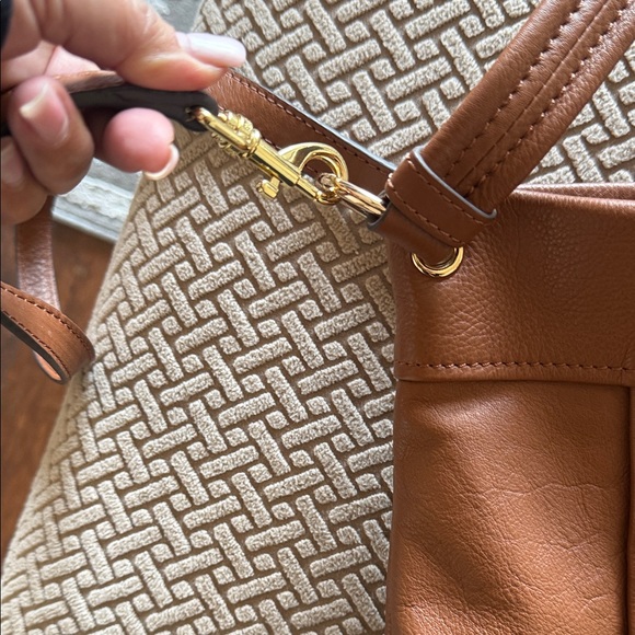 AIMEE LOW KEY LUXE HOBO BAG- EUC - Picture 16 of 16